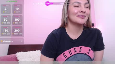 Snapshot of danika_bellaa chatting on September 2025 11:06:02 PM K A R O L online show from September 2025 11:06:02 PM