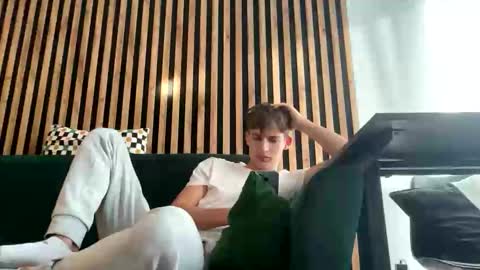 danio hot online show from December 2025 11:27:02 AM