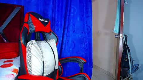 danisabrownn online show from April 2026 06:28:01 PM