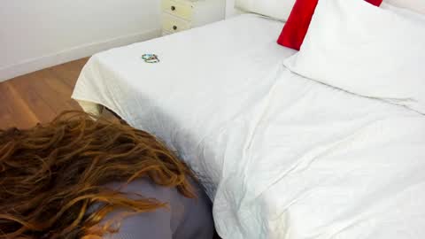 INSTAGRAM  Minni Moom online show from February 2025 03:09:01 PM