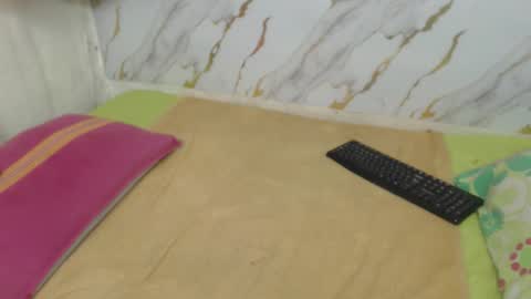 INSTAGRAM  Minni Moom online show from November 2025 06:20:01 PM