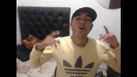 Snapshot of danivoyeur21 chatting on December 2025 09:54:02 PM daniel segura online show from December 2025 09:54:02 PM