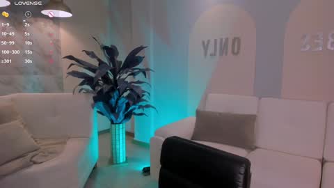 Snapshot of dannacruz_ chatting on December 2024 07:01:01 PM Danna Cruz online show from December 2024 07:01:01 PM