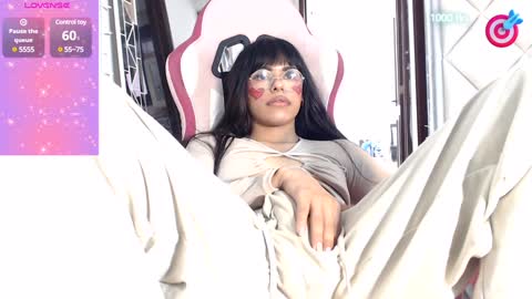 Snapshot of dannadoll69 chatting on February 2025 02:34:02 PM Dannamunoz130 online show from February 2025 02:34:02 PM