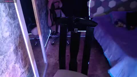 Snapshot of danniela_james chatting on June 2026 04:04:02 AM danna online show from June 2026 04:04:02 AM