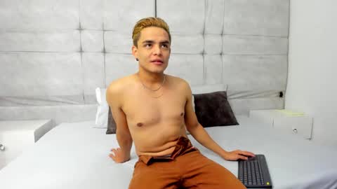 Snapshot of danny_butt_ chatting on December 2024 11:28:01 AM Daniel online show from December 2024 11:28:01 AM