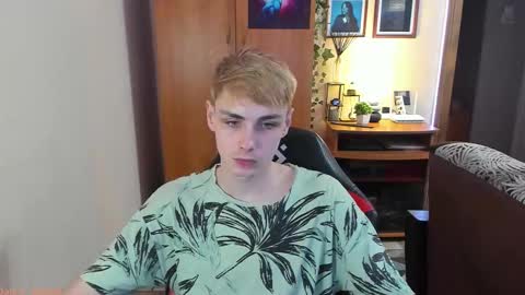 Snapshot of danny_fox888 chatting on September 2025 08:31:01 PM Daniel online show from September 2025 08:31:01 PM