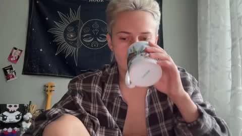 Snapshot of danny_love01 chatting on November 2025 01:01:02 PM danny online show from November 2025 01:01:02 PM