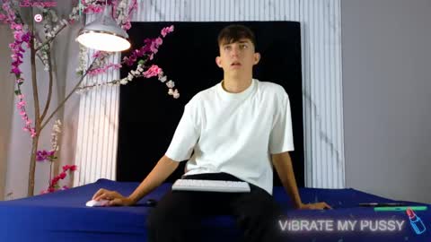 Snapshot of danteandviolete_cr chatting on May 2026 11:38:02 AM DANTEVIOLETE online show from May 2026 11:38:02 AM