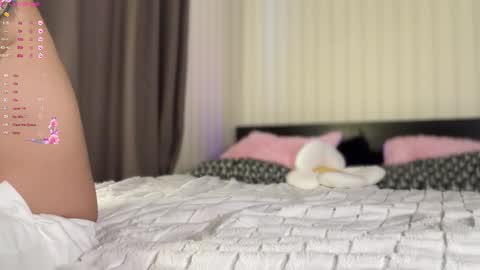 Snapshot of danteetbeatrix chatting on October 2025 01:03:02 PM DanteetBeatrix online show from October 2025 01:03:02 PM