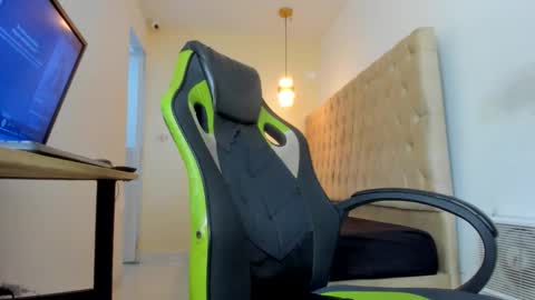 dantex_ online show from November 2025 02:21:01 AM