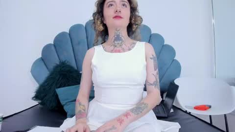 Daphne Blunt online show from December 2024 06:33:01 AM