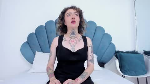 Daphne Blunt online show from December 2024 03:35:01 AM