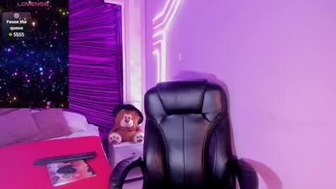 Daphne online show from February 2025 11:43:02 AM