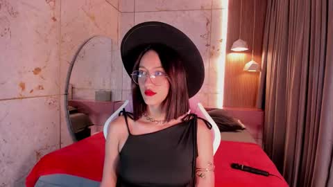 Daphne online show from November 2025 03:06:01 AM