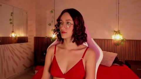 Daphne online show from December 2025 03:12:01 AM