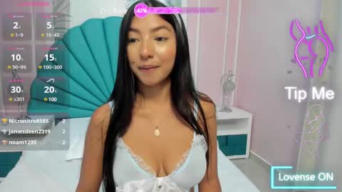 Snapshot of daphne_fox_ chatting on February 2025 05:32:01 AM Daphne  online show from February 2025 05:32:01 AM