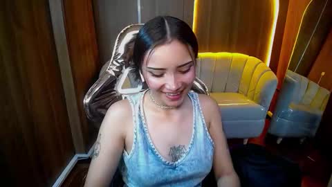 daphne_nicole_b online show from March 2026 12:45:02 PM