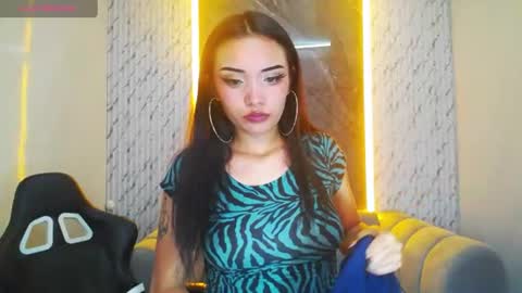 daphne_nicole_b online show from July 2026 12:56:02 AM