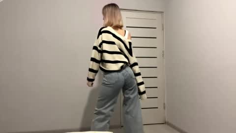 Monika online show from April 2026 05:35:02 PM