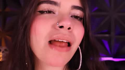 Daphne online show from October 2025 01:24:02 PM