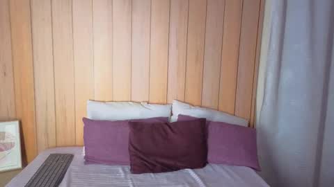 Daphne online show from November 2025 12:43:01 AM