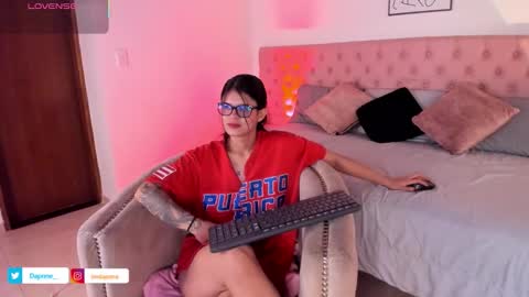 Daphne online show from November 2025 12:38:02 PM