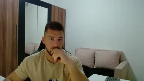 darius_94 online show from November 2025 04:34:02 AM