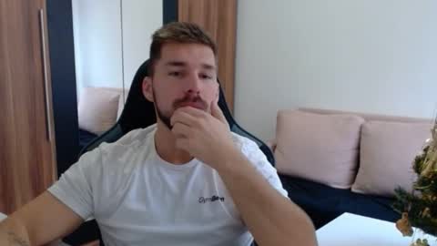 darius_94 online show from November 2025 07:56:01 AM