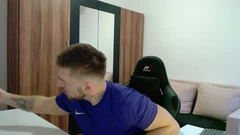 darius_94 online show from April 2026 04:13:02 AM