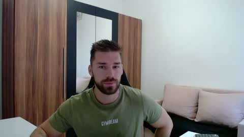 darius_94 online show from June 2026 04:25:02 AM