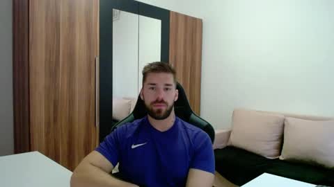 darius_94 online show from June 2026 04:51:02 AM