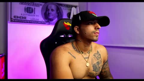 Snapshot of darius_phoenix chatting on February 2025 06:48:01 AM Darius Phoenix online show from February 2025 06:48:01 AM