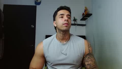 Snapshot of darius_phoenix chatting on November 2025 08:33:02 PM Darius Phoenix online show from November 2025 08:33:02 PM