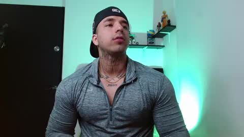 Snapshot of darius_phoenix chatting on December 2025 07:32:01 PM Darius Phoenix online show from December 2025 07:32:01 PM