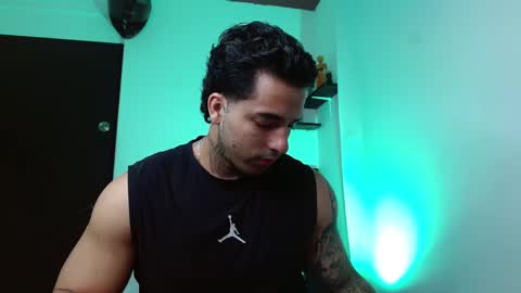 Darius Phoenix  online show from January 2026 08:01:01 PM