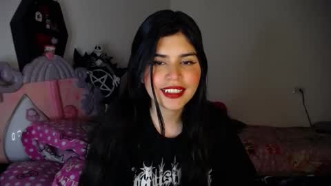 Moony online show from December 2025 09:41:02 PM