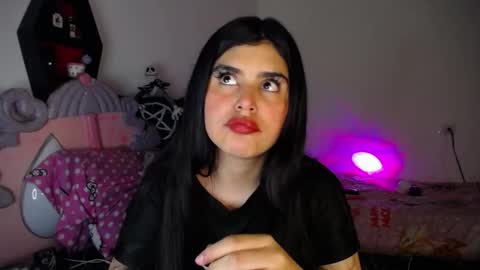 Moony online show from December 2025 09:44:02 PM