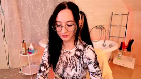 Lola online show from December 2024 09:51:01 AM