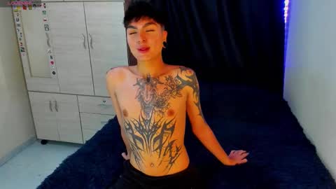 Snapshot of dark_lucky chatting on October 2025 12:43:02 AM Juanito online show from October 2025 12:43:02 AM