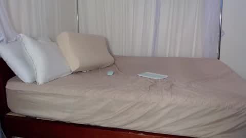 dark_qween online show from April 2026 03:37:01 PM