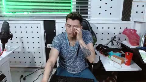 DARKO0717 online show from December 2025 01:49:01 PM