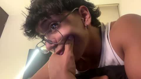 Snapshot of darkpleasuress chatting on May 2026 08:00:01 AM darkpleasuress online show from May 2026 08:00:01 AM