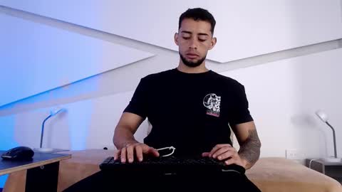 Kael online show from October 2025 01:35:02 PM