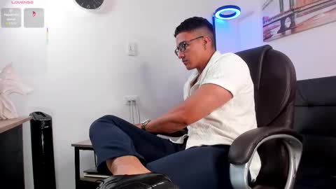 Snapshot of dash_bukoski chatting on November 2025 01:32:02 PM Dash online show from November 2025 01:32:02 PM