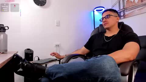 Snapshot of dash_bukoski chatting on November 2025 12:49:02 PM Dash online show from November 2025 12:49:02 PM