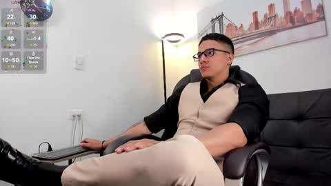 Snapshot of dash_bukoski chatting on November 2025 11:56:02 AM Dash online show from November 2025 11:56:02 AM