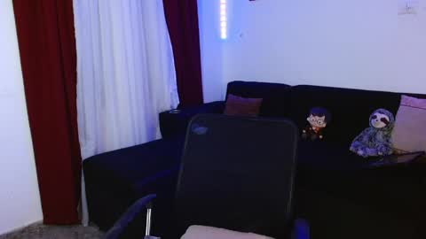 dashly_queen1 online show from April 2026 06:57:02 PM