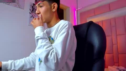 angel online show from December 2025 04:07:02 AM