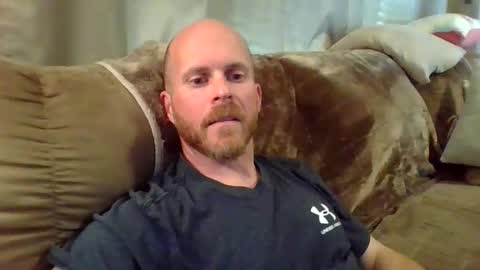 Snapshot of dave8404 chatting on April 2026 06:25:01 PM Dave online show from April 2026 06:25:01 PM